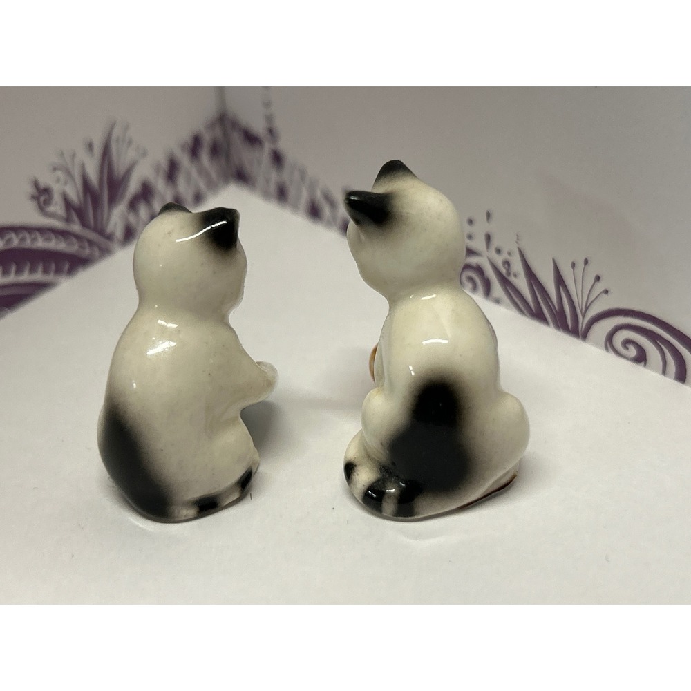 Vintage Goebel West Germany Miniature Porcelain Cats Playing with Yarn Set of 2 - Picture 2 of 4
